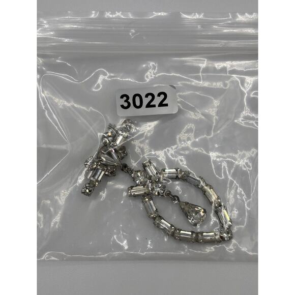 VTG Rhinestone Brooch Dangle Teardrops Silver Tone Sparkles - Picture 10 of 10